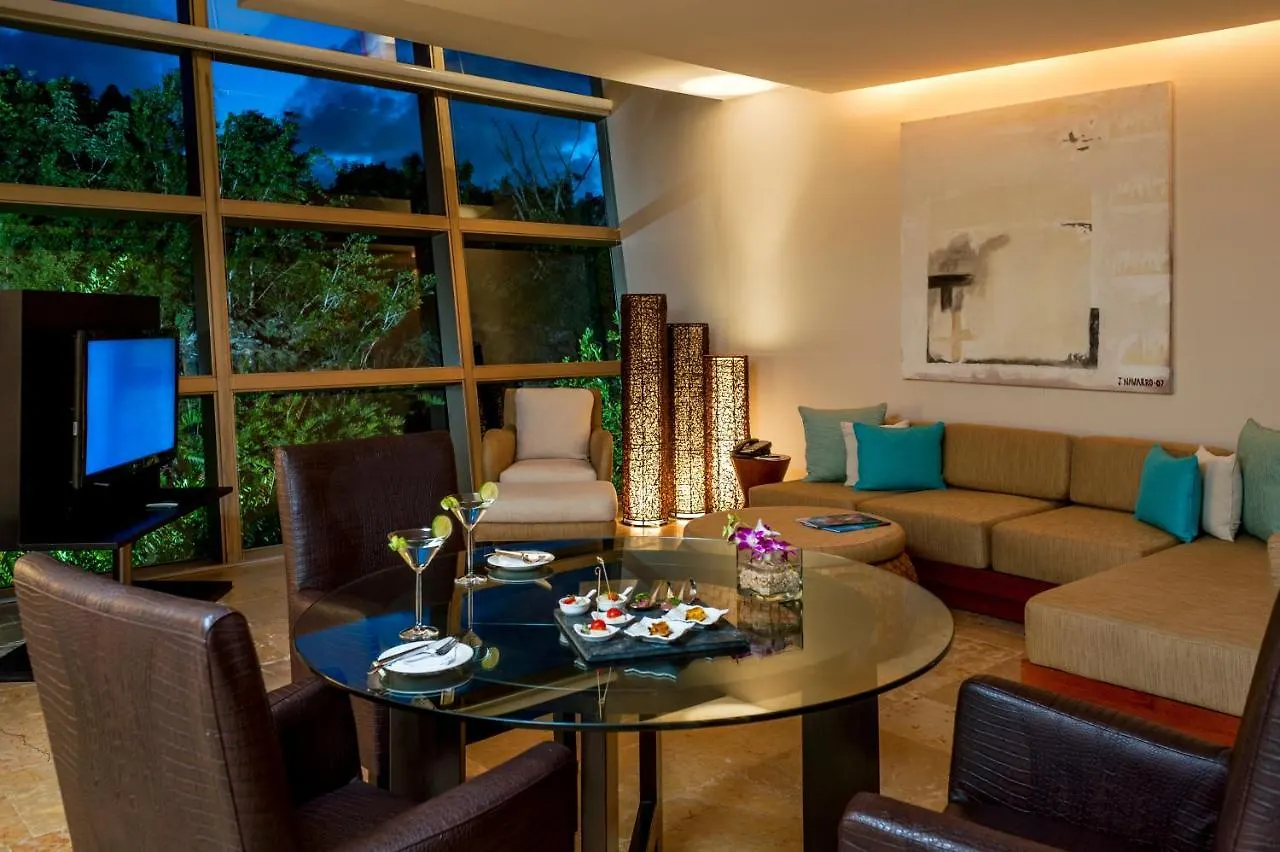 Rosewood Mayakoba Lafitte Resort